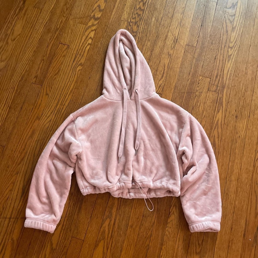 Pink fuzzy cropped sweatshirt!